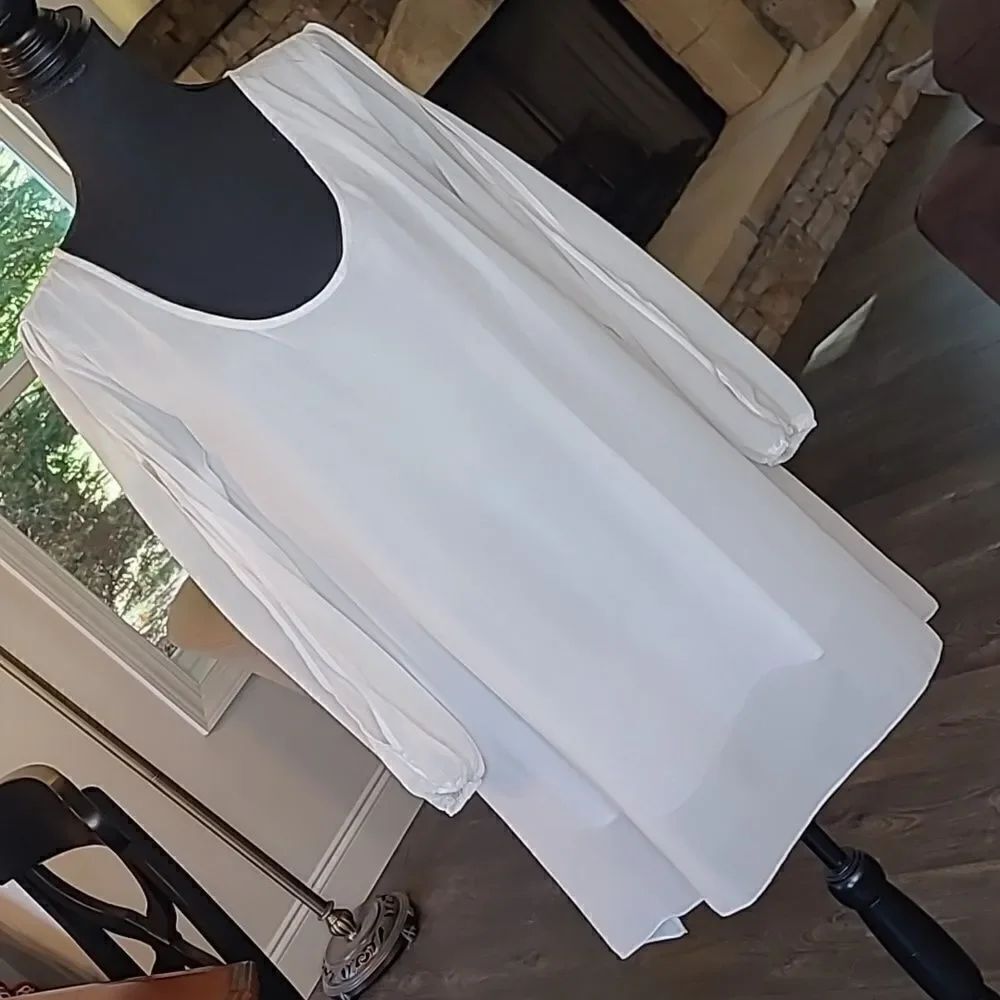 Style sz M cream chiffon. Split sleeves